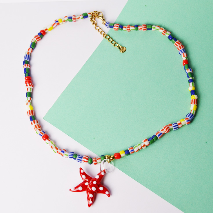 collar estrella roja de mar con piedras de colores