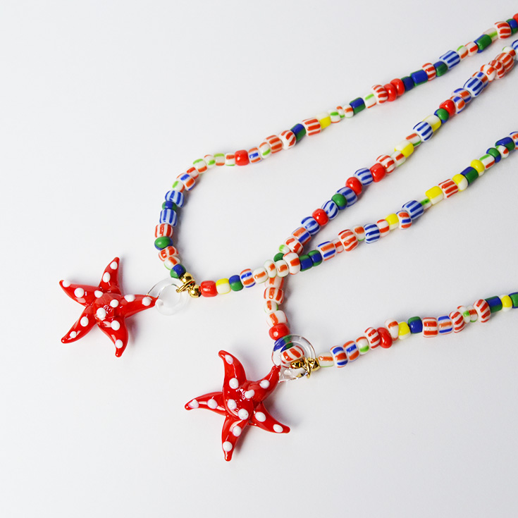 collar estrella roja de mar con piedras de colores