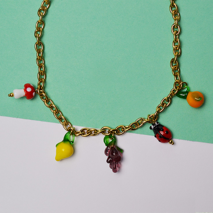 collar dorado con charm frutas collar dorado con charm frutas