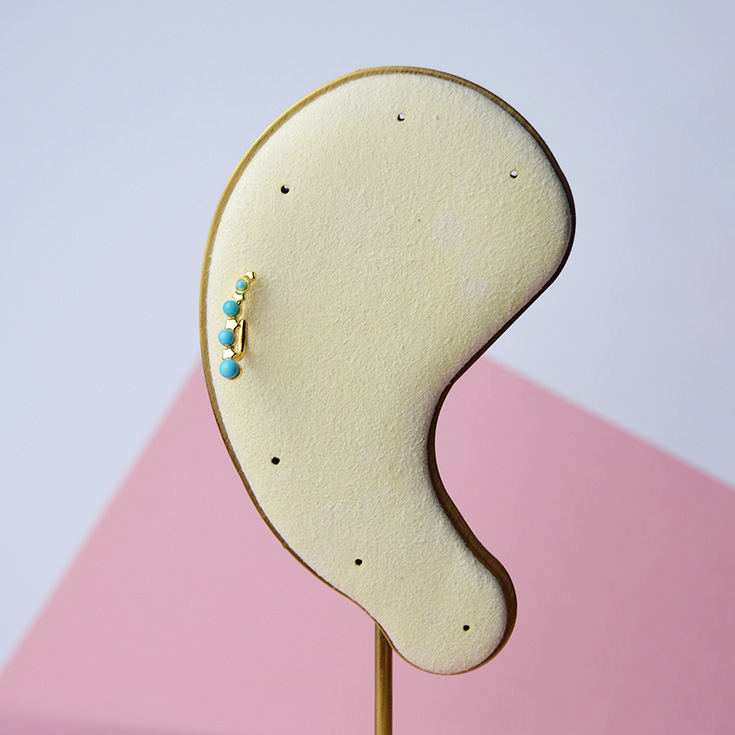 par de pendientes trepadores dorados con perlas azules par de pendientes trepadores dorados con perlas azules