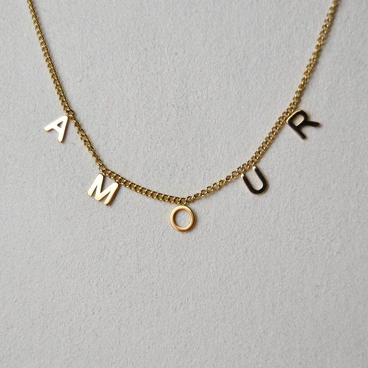 collar dorado amour