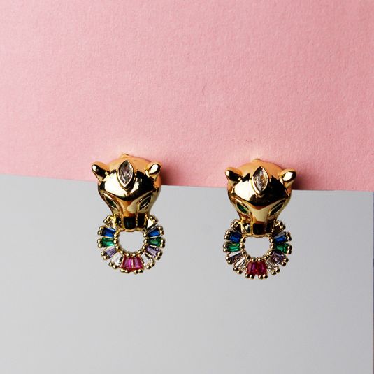 pendientes de boton leopardo dorado con circonitas de colores