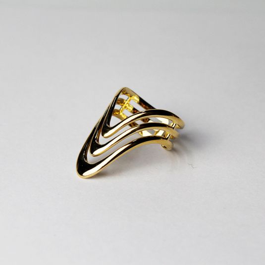 anillo triada dorado