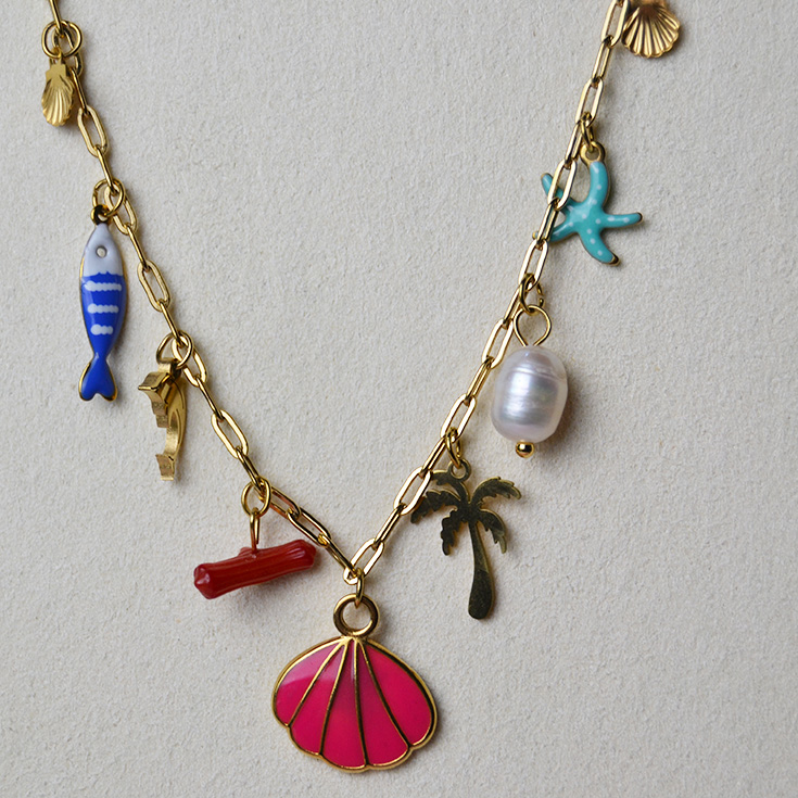 collar dorado con concha coral y mas colores