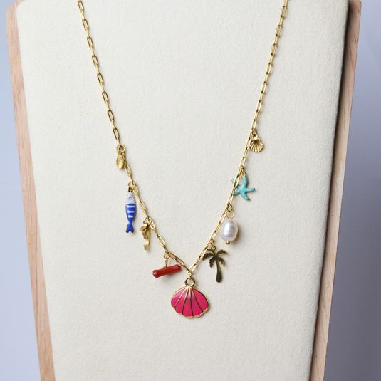 collar dorado con concha coral y mas colores