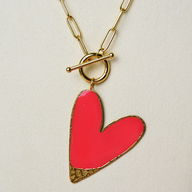 collar eslabones dorados con charm corazon grande coral
