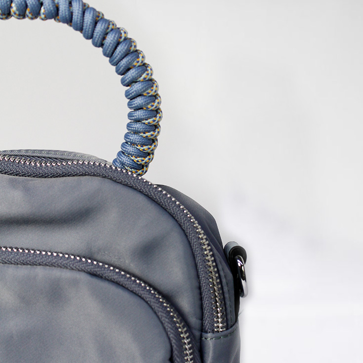 bolso nylon de mano asa cordon azul