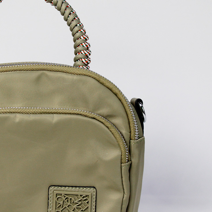 bolso nylon de mano asa cordon verde