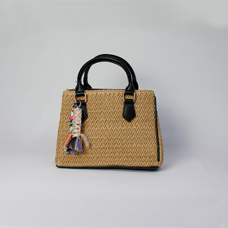 bolso de mano rafia asas negras