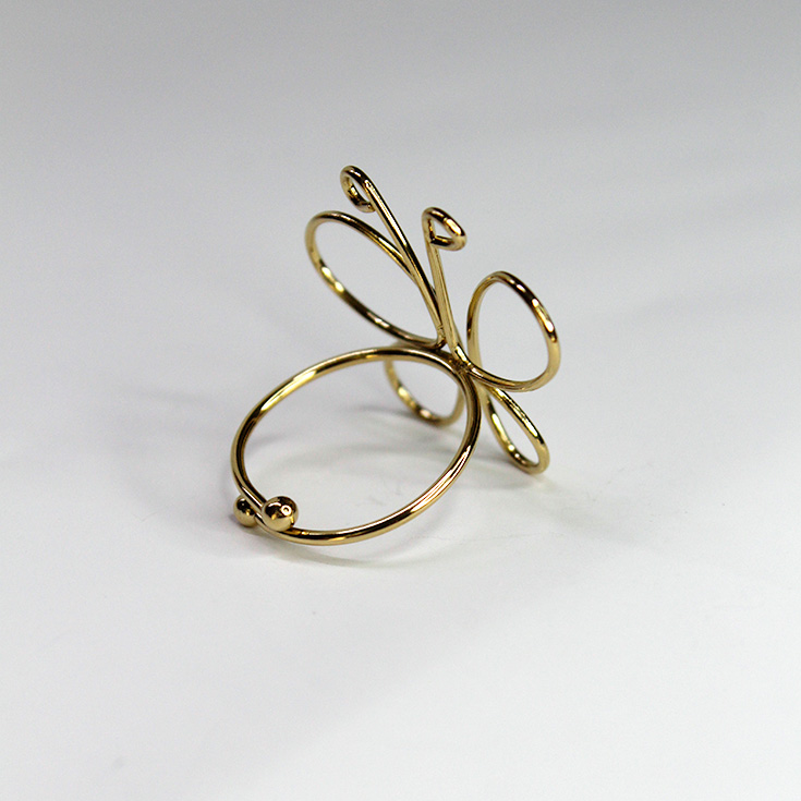 anillo dorado mariposa lineal