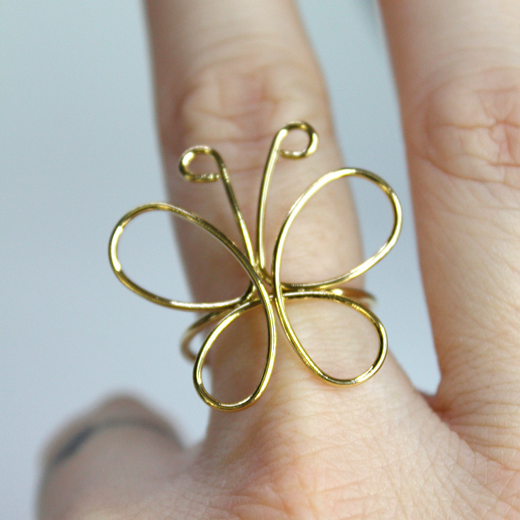 anillo dorado mariposa lineal