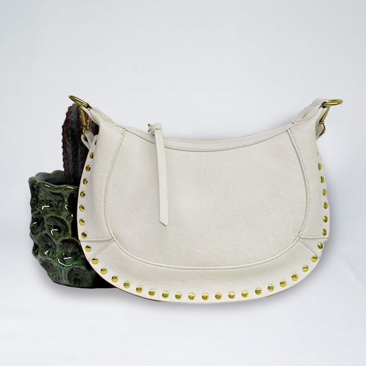 bolso blanco tachuelas