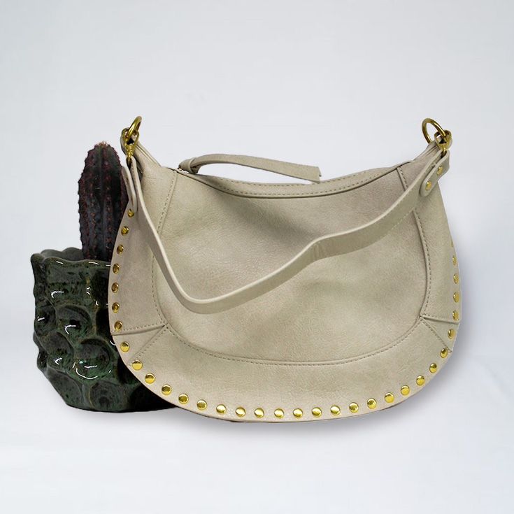 bolso beige tachuelas