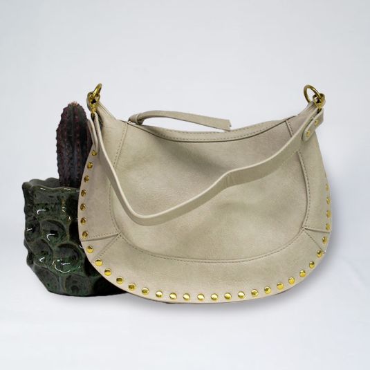 bolso beige tachuelas