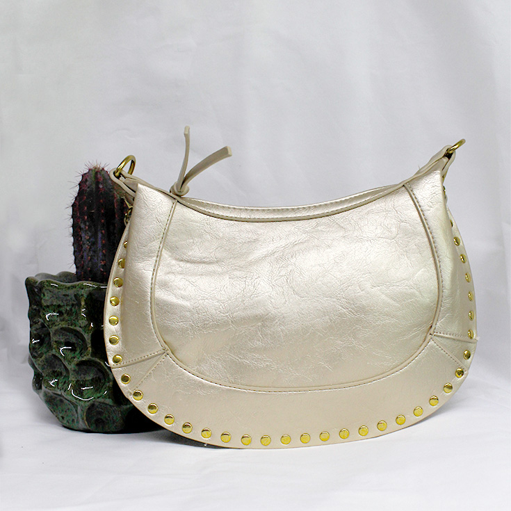 bolso dorado tachuelas