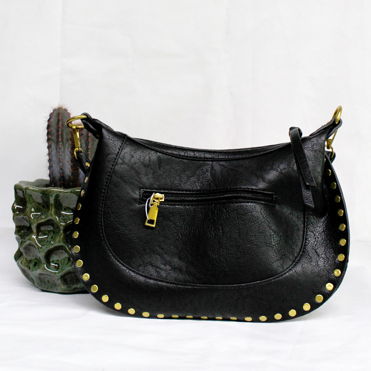 bolso negro tachuelas