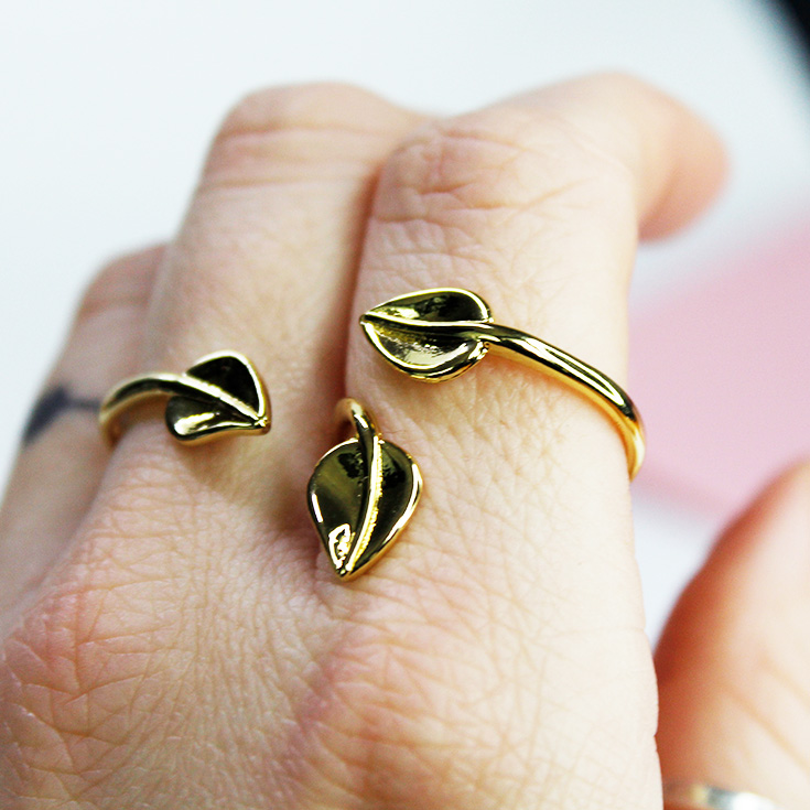 anillo dorado doble con enredadera