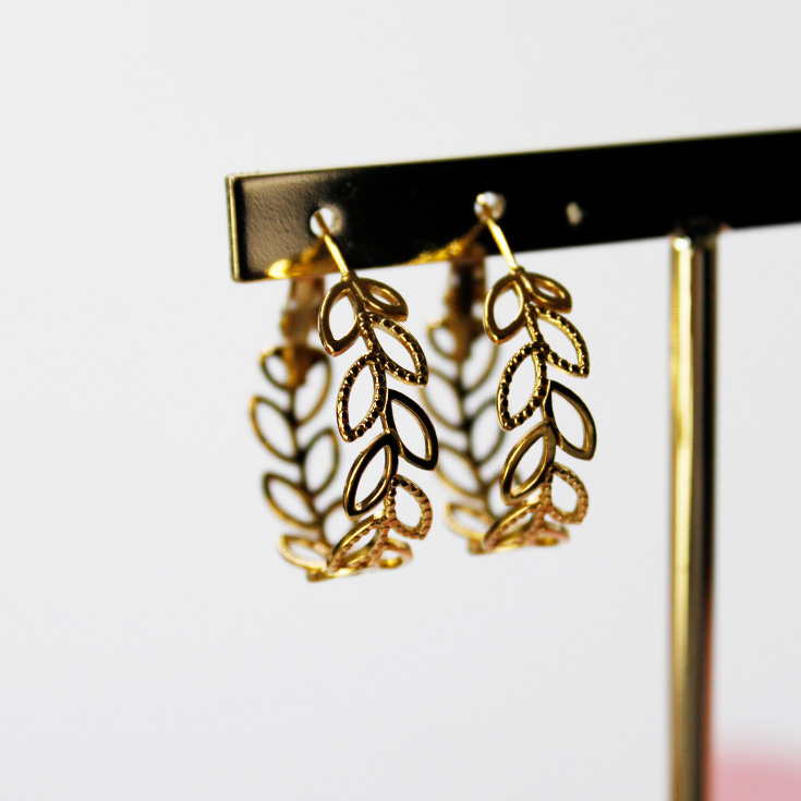 pendientes aro dorado hojas 