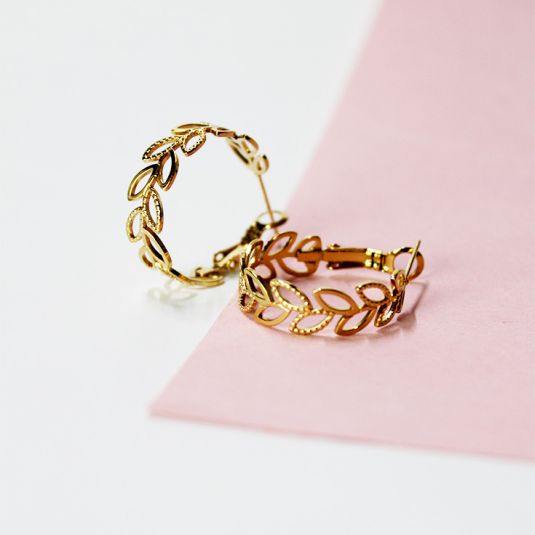 pendientes aro dorado hojas 