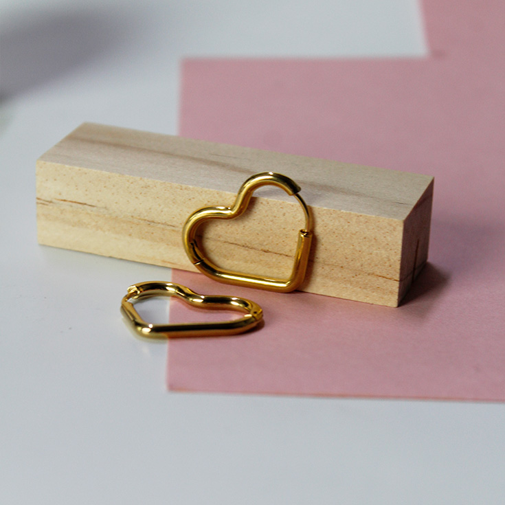 pendientes aro dorado corazon