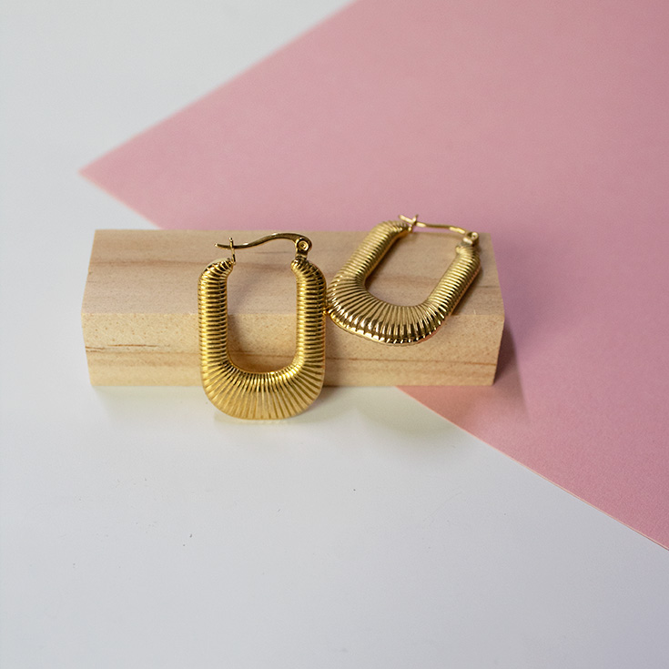 pendientes aro rectangular dorado