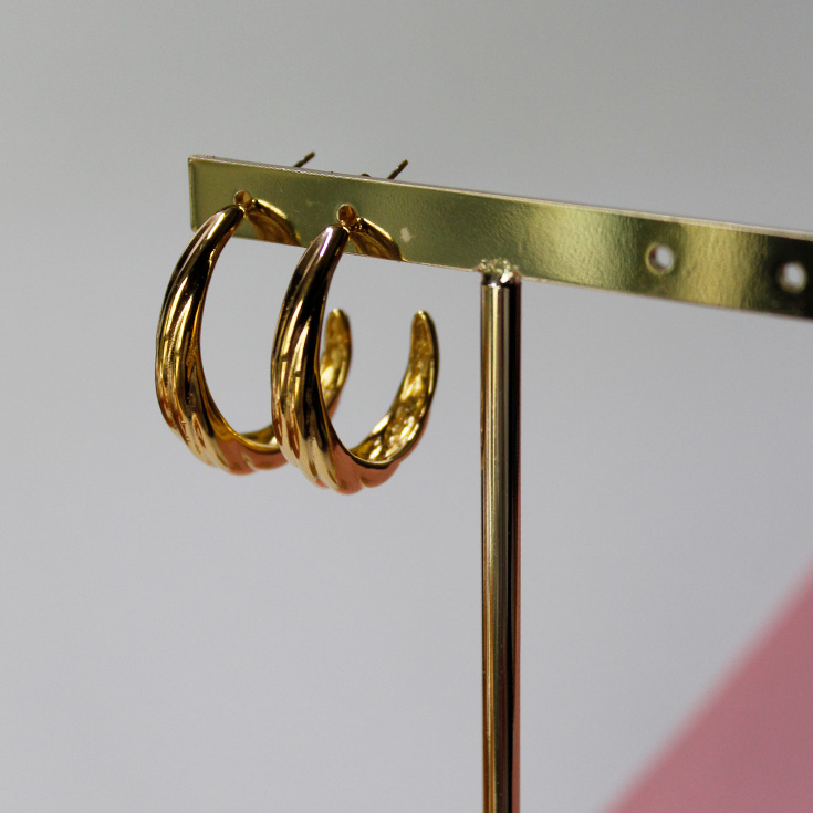 pendientes medio aro dorado