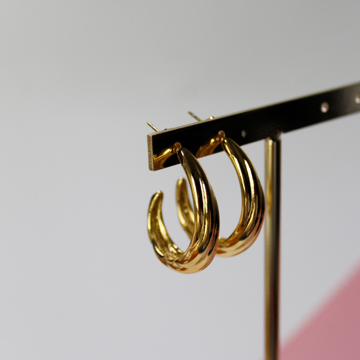 pendientes medio aro dorado