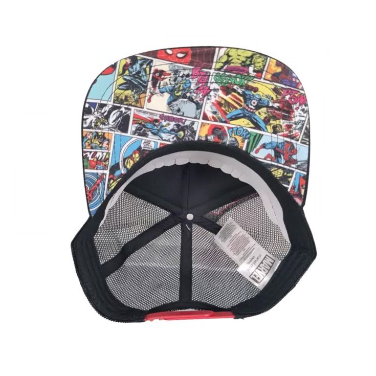 gorra marvel negra logo borado
