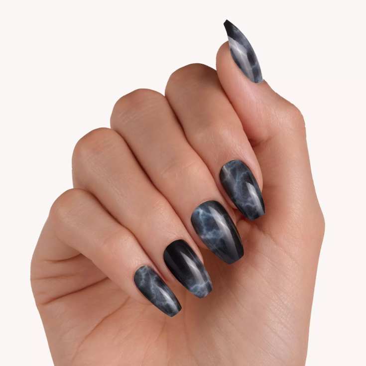 essence nails in style you´re marbelluos artificial nail