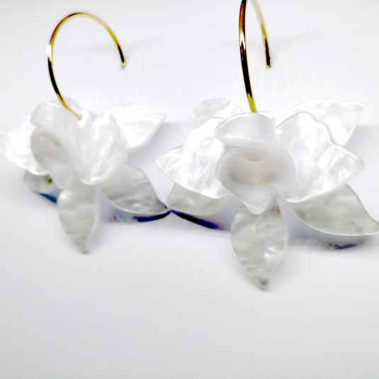 pendientes aro con flor orquidea blanco 3d acrilico