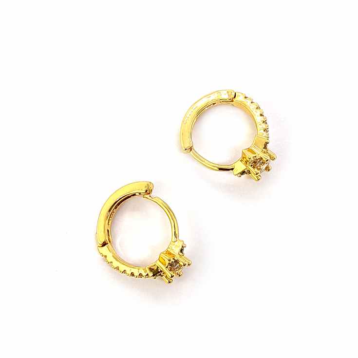 cascabela par de pendientes dorados mini estrella circonitas