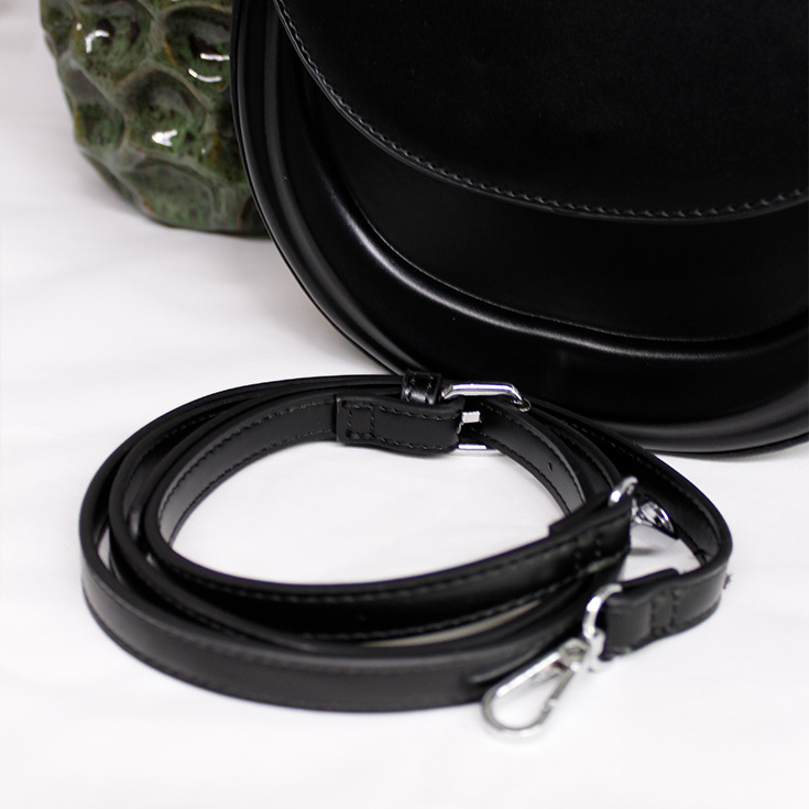 bolso negro media luna