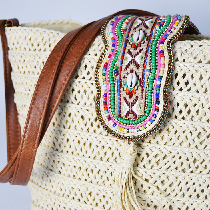 bolso bandolera rafia con abalorios beige