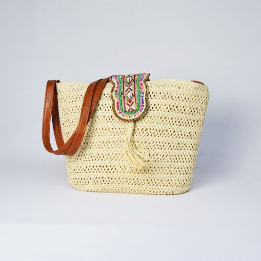 bolso bandolera rafia con abalorios beige