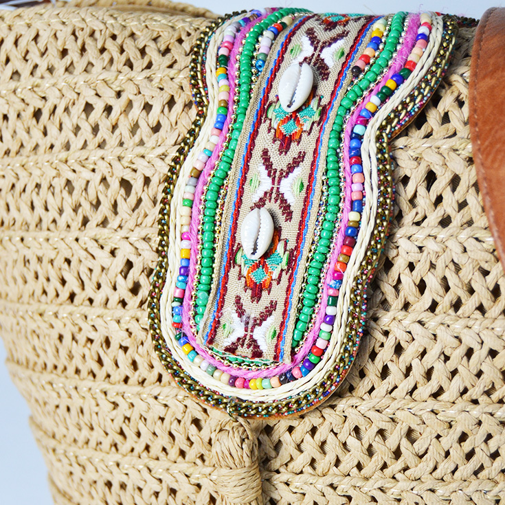 bolso bandolera rafia con abalorios marron