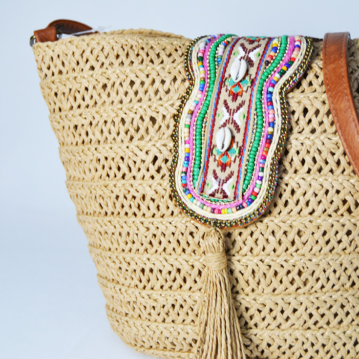 bolso bandolera rafia con abalorios marron