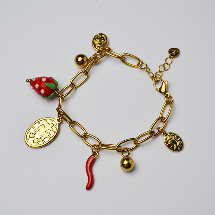 pulsera dorada con eslabones y charm chilly y fresa