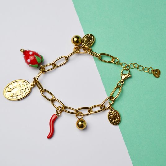 pulsera dorada con eslabones y charm chilly y fresa