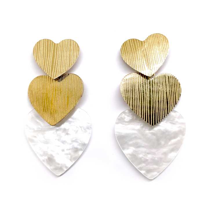 pendientes colgantes dorados de corazones 