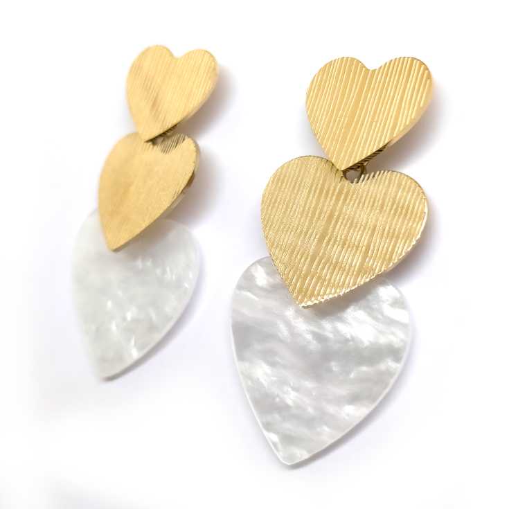 pendientes colgantes dorados de corazones 