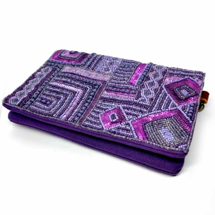 bolso clutch bordado pedreria bordado geometrico violeta