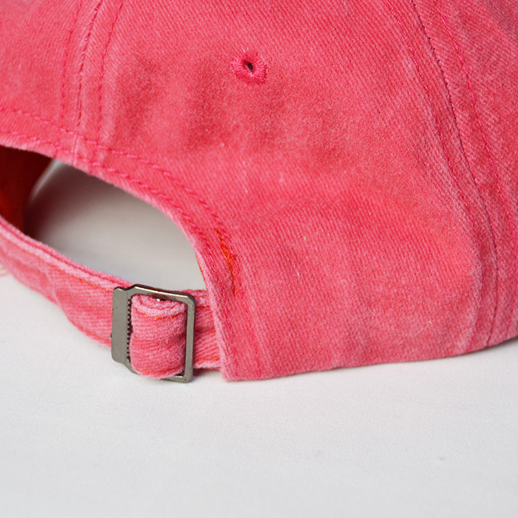 gorra gastada lisa roja
