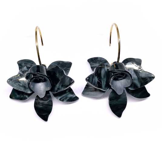 pendientes aro dorado con flor orquidea negra 3d acrilico