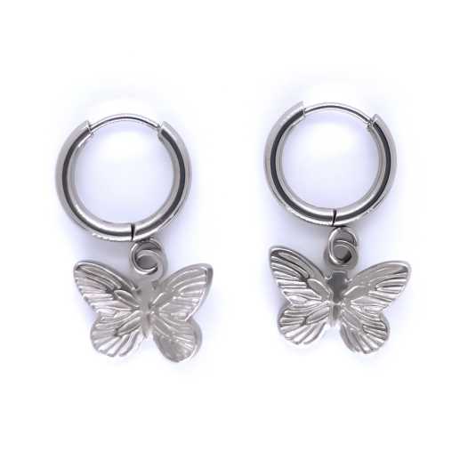 pendiente aro con mariposa plateada