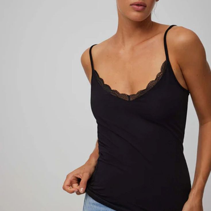 ysabel mora camiseta tirante fino negro ysabel mora camiseta tirante fino negro