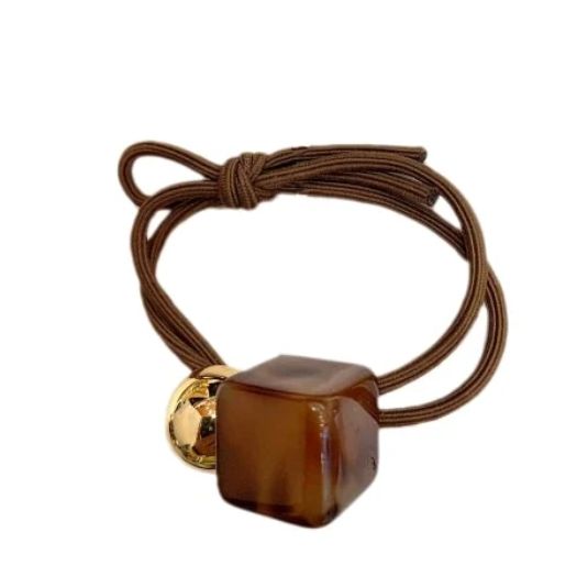 inca goma con adorno figura cubo y bola