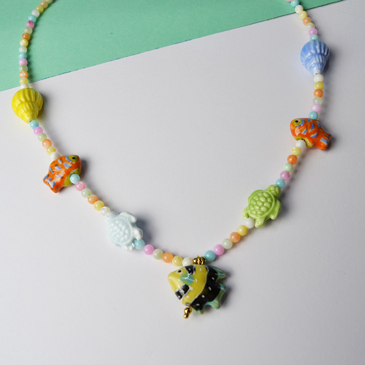 collar colores peces y caracolas