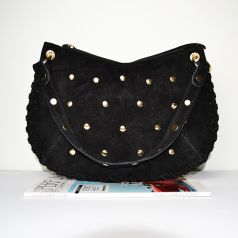 bolso de mano semirendondo tachuelas piel de serraje negro