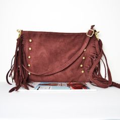 bolso bandolera rectangular tachuelas y flecos serraje piel burdeos 