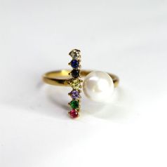 anillo dorado con circonitas y perla